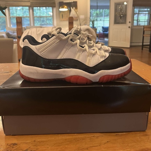 Nike Jordan 11s Retro Low - Picture 3 of 4